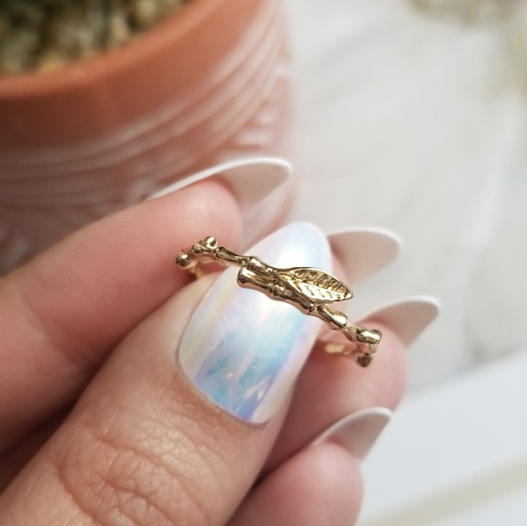 Jewelry - Dainty Gold Leaf Ring Twig Branch Nature size 8